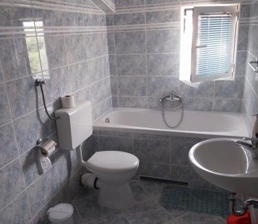 Neum Apartment | Family-Friendly Apartmani Liberan Neum with Kitchenette