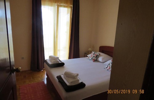 Caska Apartment | Cozy Apartmani Lončar: Family-Friendly with Hot Tub & Fireplace
