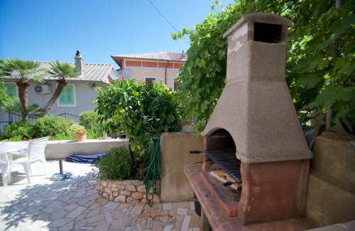 Cove Murtar Apartment | Pet-Friendly Apartmani Loreta with Ocean Views & Hot Tub
