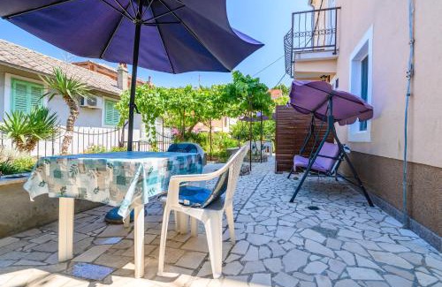 Cove Murtar Apartment | Pet-Friendly Apartmani Loreta with Ocean Views & Hot Tub