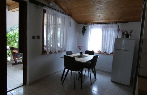 Cesarica House | Beachfront Bliss at Apartmani Marija - Guest Rated 10/10