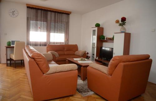 Zupanja Apartment | Guest Rated 10/10: Family-Friendly Apartmani MARIN Awaits
