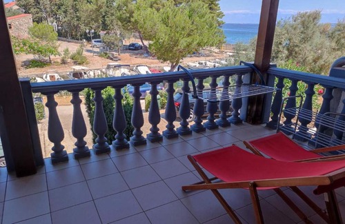 Batalaza Apartment | Discover Apartmani Matjačić - Oceanfront Bliss in Ugljan
