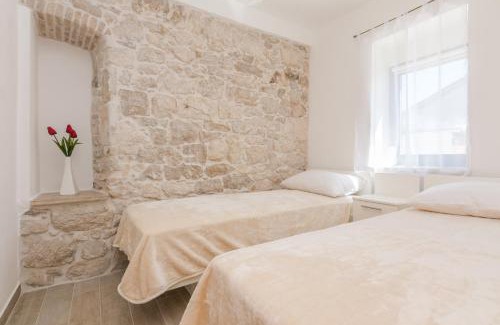 Privlaka Apartment | Family-Friendly Stay at Apartmani Mustaća dvori - 9.6/10