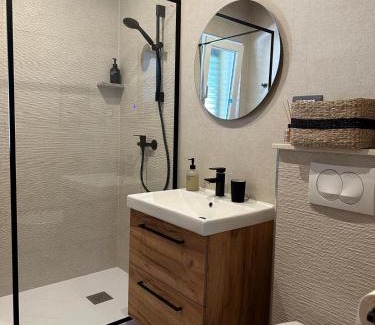 Poljica Apartment | Inviting Apartmani Palada: Pet-Friendly Oceanfront Retreat
