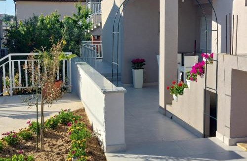 Neum Apartment | Oceanfront Escape at Apartmani Perla - Guest Rated 9.8