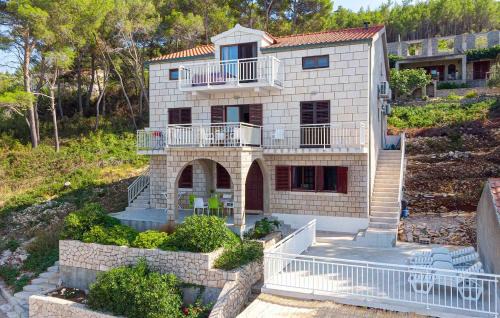 Prigradica Apartment | Beachfront Retreat at Apartmani Pipin in Prigradica
