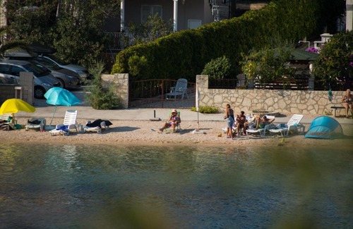 Podglavica Apartment | Top-Rated Apartmani Sandra - Ideal for Families