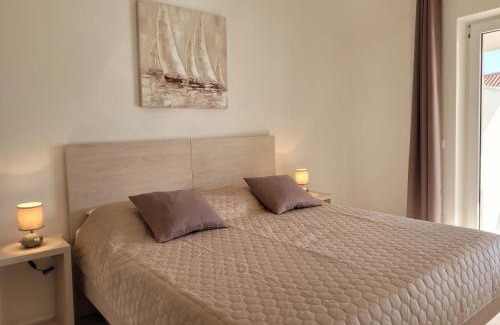 Novalja Apartment | Ocean View Retreat: Apartmani Tamarut with Family-Friendly Perks