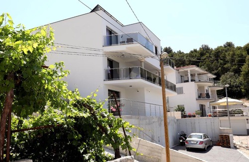 Mastrinka Apartment | Unforgettable Oceanfront Stay at Apartmani Tokla - 10/10 Rated