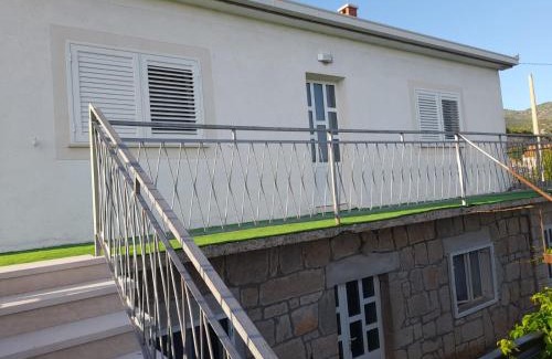 Zavala Apartment | Pet-Friendly Retreat at Apartmani Vuletić - Rated 9.6/10
