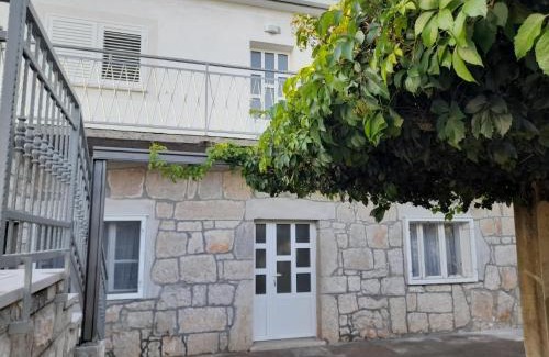 Zavala Apartment | Pet-Friendly Retreat at Apartmani Vuletić - Rated 9.6/10