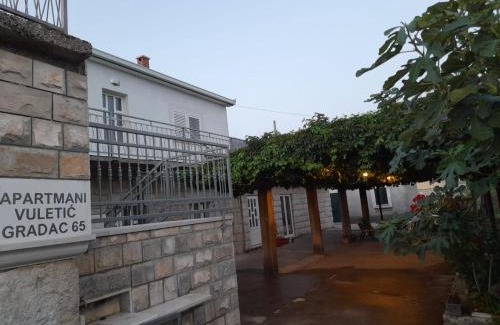 Zavala Apartment | Pet-Friendly Retreat at Apartmani Vuletić - Rated 9.6/10