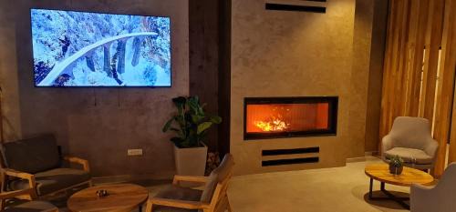 Jahorina Apartment | Inviting Stay at Apartmani Zlatni Javor with Pool & Hot Tub
