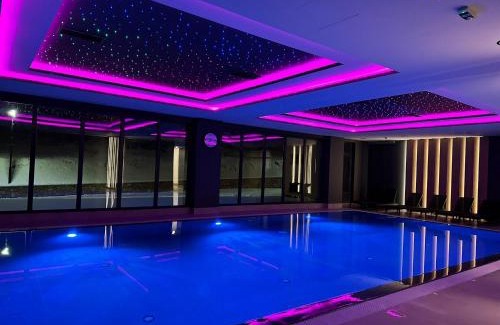 Jahorina Apartment | Inviting Stay at Apartmani Zlatni Javor with Pool & Hot Tub