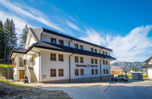 Jasna Apartment | Veverica Retreat: Guest Rated 10/10 with Hot Tub & Dining
