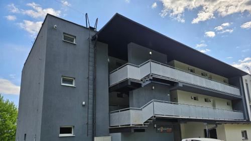 Kaluza Apartment | Eco-Friendly Apartmany Motocentrum with Hot Tub & Breakfast