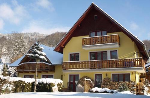 Vrchlabi Apartment | Family-Friendly Stay at Apartmany U Kamenky with Pool
