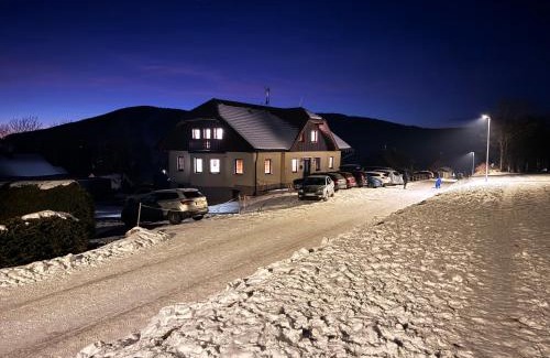 Strazne Apartment | Eco-Friendly Apartmany215: Family & Hot Tub Retreat