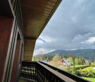 Strazne Apartment | Eco-Friendly Apartmany215: Family & Hot Tub Retreat