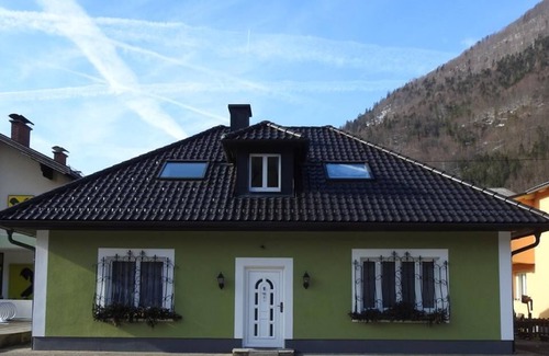 Hollenstein an der Ybbs Apartment | Top-Floor Apartment with Kitchen and Breakfast Included