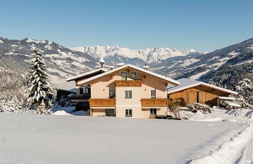 Sankt Veit im Pongau Apartment | Spacious Flat Near Ski Area with Breakfast & Family-Friendly Amenities