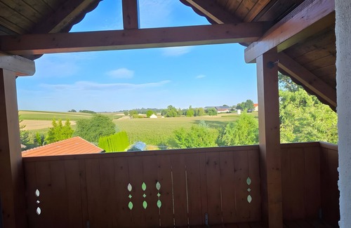 Bad Griesbach im Rottal Apartment | Apartment 'Fernsicht' with Shared Garden, Balcony and Wi-Fi