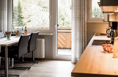Bad Peterstal-Griesbach Apartment | Apartment 'Schwarzwald' with Mountain View, Private Terrace and Wi-Fi