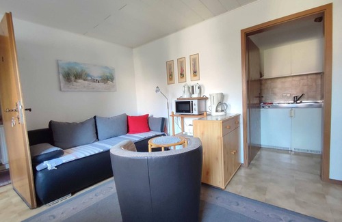 Endingen am Kaiserstuhl Apartment | Apartment '5' with Shared Garden, Balcony and Wi-Fi