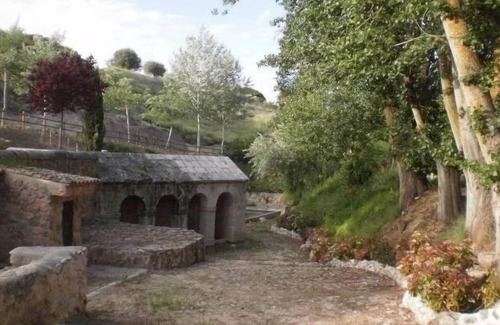 Villarrubia de Santiago Apartment | Cozy Shared Cottage for 6 with Spa and Breakfast Included