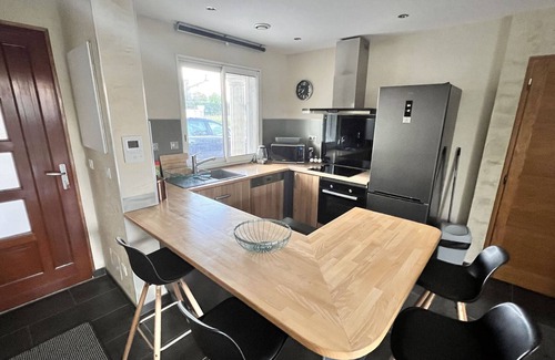 Saint-Laurent-d'Aigouze Apartment | Apartment with Garden near the sea