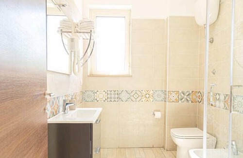 Ospedaletto D'Alpinolo Apartment | Apartment with whirlpool and garden with barbecue, deck chairs and gazebo (Fringuello)