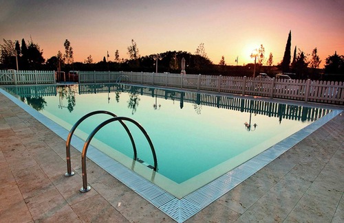 Barberino Tavarnelle Apartment | Charming Chianti Village: Pet-Friendly with Pool & Breakfast
