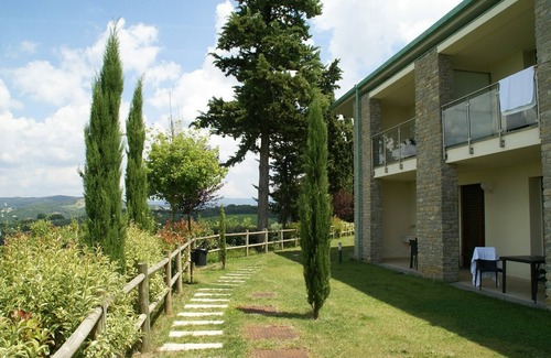 Barberino Tavarnelle Apartment | Charming Chianti Village: Pet-Friendly with Pool & Breakfast
