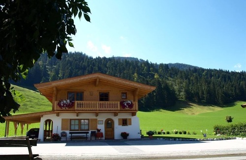 Going am Wilden Kaiser Apartment | Cozy Apartment Adler: Family-Friendly Alpine Getaway