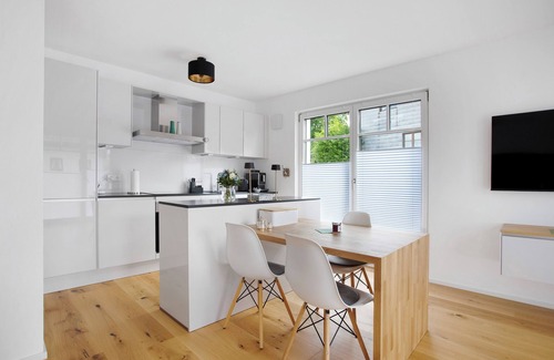 Breitbrunn a. Chiemsee Apartment | Prime Apartment 'Design Ferienwohnung Am Chiemsee' Awaits