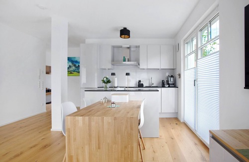 Breitbrunn a. Chiemsee Apartment | Prime Apartment 'Design Ferienwohnung Am Chiemsee' Awaits