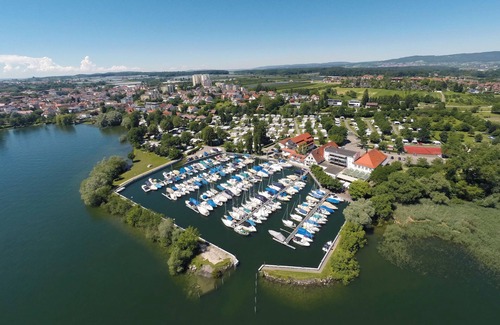 Immenstaad am Bodensee Apartment | Cozy Apartment No. 1 with Kitchen & Breakfast, Rated 10/10