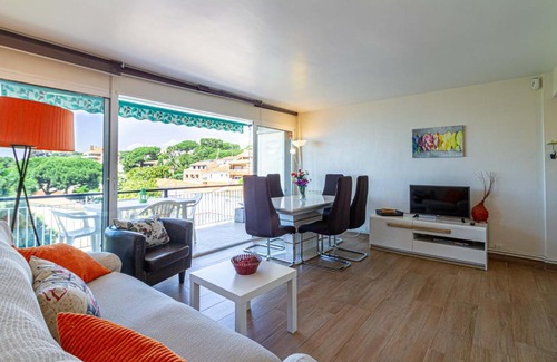 Sant Andreu de Llavaneres Apartment | Cozy Apartment Llavaneres II with Ocean View & Pool