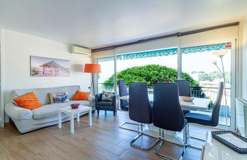 Sant Andreu de Llavaneres Apartment | Cozy Apartment Llavaneres II with Ocean View & Pool