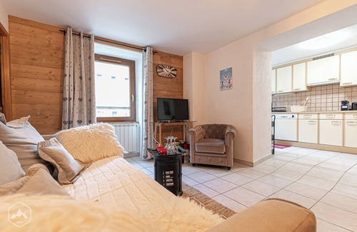 Val Cenis Apartment | Cozy Apartment Steps from Ski Slopes in Village Center