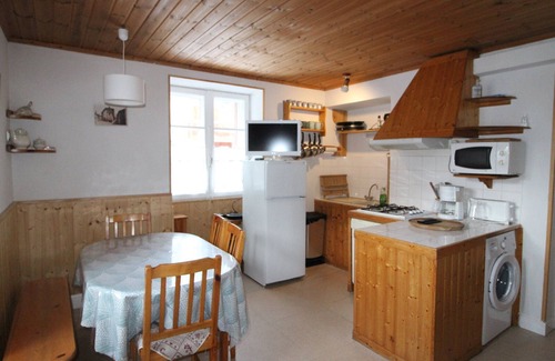 Val Cenis Apartment | Spacious Apartment in Lanslebourg-Mont-Cenis for Families