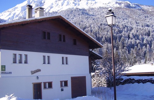 Les Contamines-Montjoie Apartment | Inviting Apartment in Chalet with Scenic Views & Great Amenities