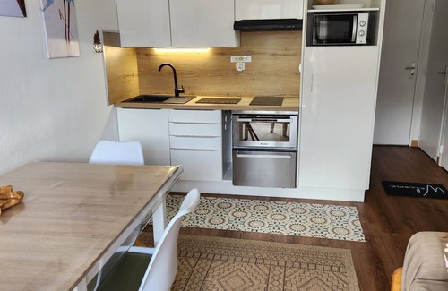 Saint-Etienne-de-Tinee Apartment | Ideal Apartment in Auron Resort with Pool & Breakfast