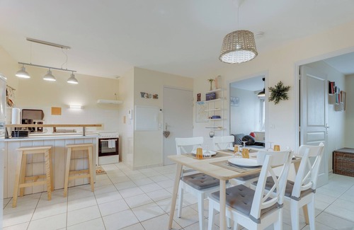 Saint-Benoit-des-Ondes Apartment | Cozy Apartment 'Grain De Sable' with Private Terrace & Wi-Fi