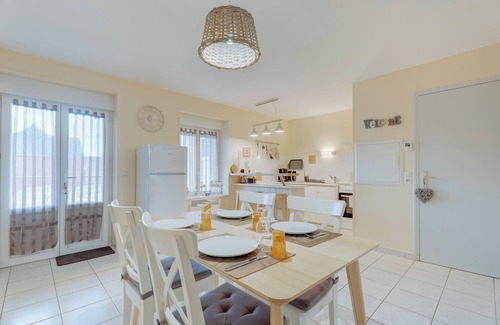Saint-Benoit-des-Ondes Apartment | Cozy Apartment 'Grain De Sable' with Private Terrace & Wi-Fi