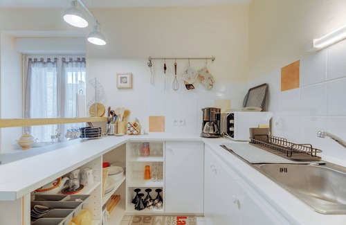 Saint-Benoit-des-Ondes Apartment | Cozy Apartment 'Grain De Sable' with Private Terrace & Wi-Fi