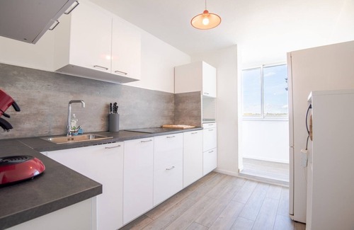 Saint-Pierre-des-Corps Apartment | Accessible Retreat: Apartment La voie lactée with Spa & Breakfast
