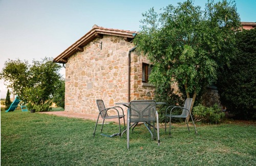 Badicorte Apartment | Explore Tuscany at Polverina Apartment with Spa and Pool