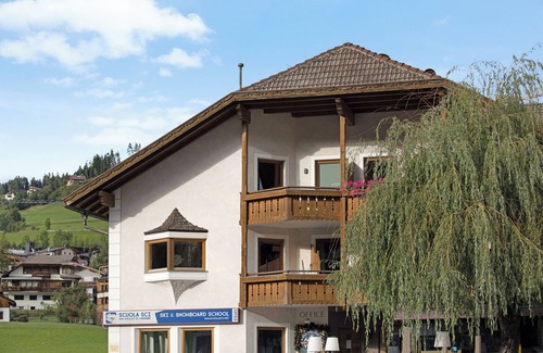 Mareo Apartment | Scenic Apartment "Rosalpina 1" with Wi-Fi & Mountain Views